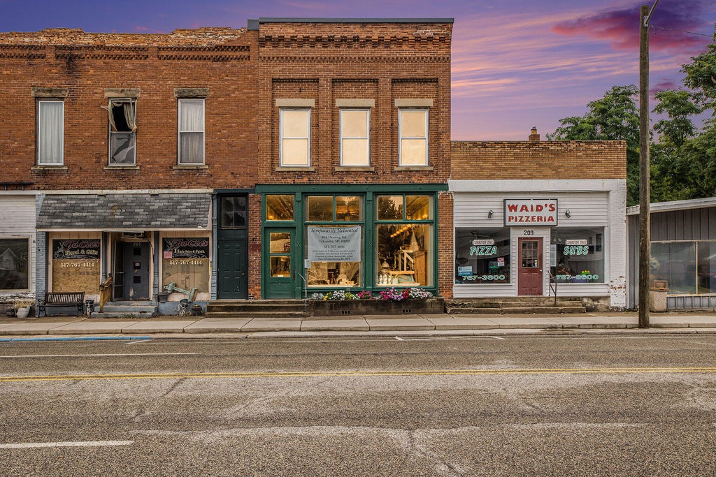 207 Main Street, Tekonsha village