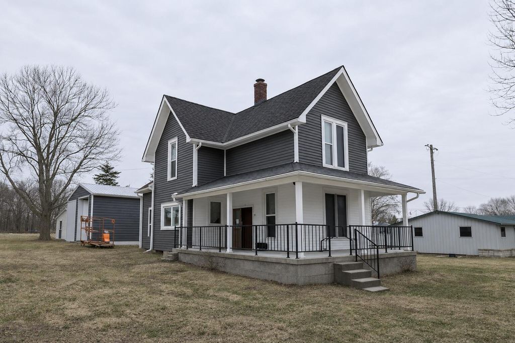 203 S Main Street, Montgomery village