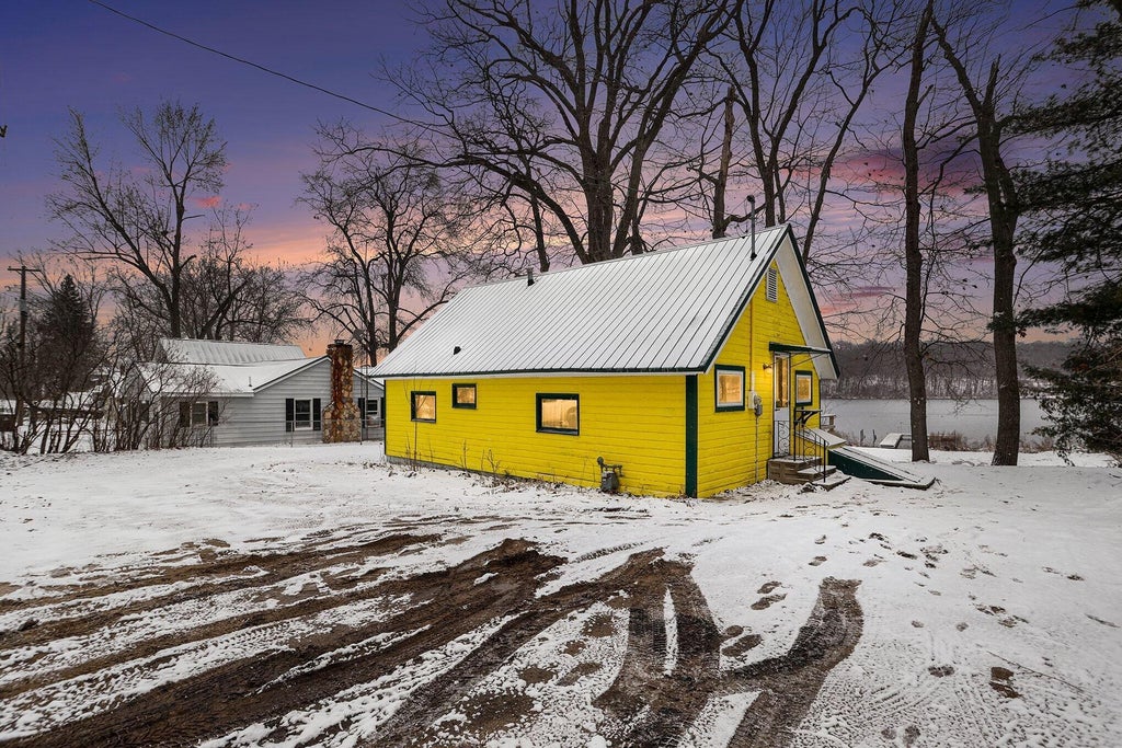 12093 Winans Road, Johnstown township