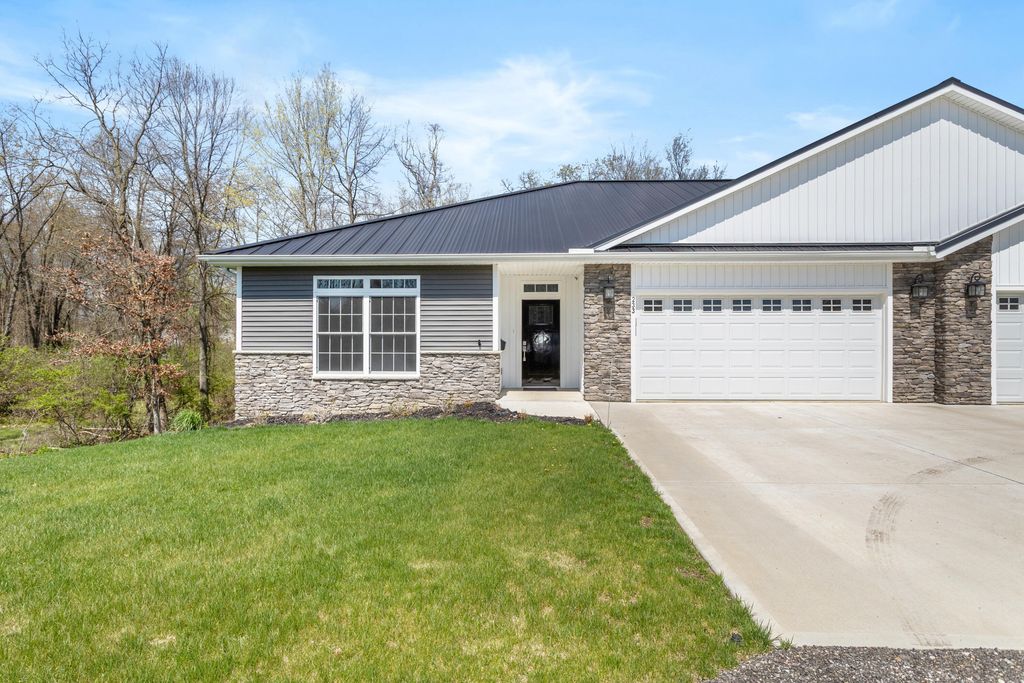 233 Auseon Court, Hillsdale