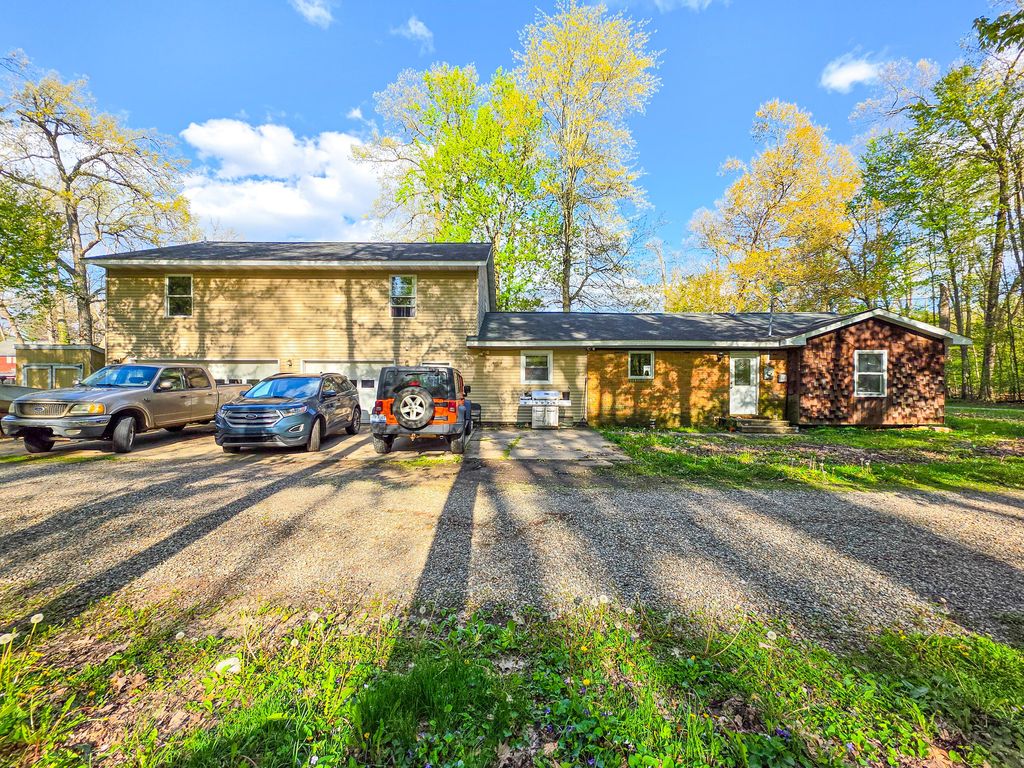 257 Edgewood Drive, Quincy township