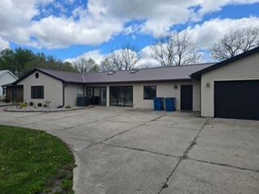 757 Tomahawk Trail, Kinderhook township