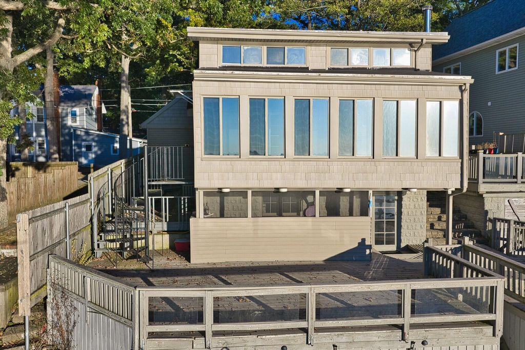 274 S Hawley Center Drive, Girard township