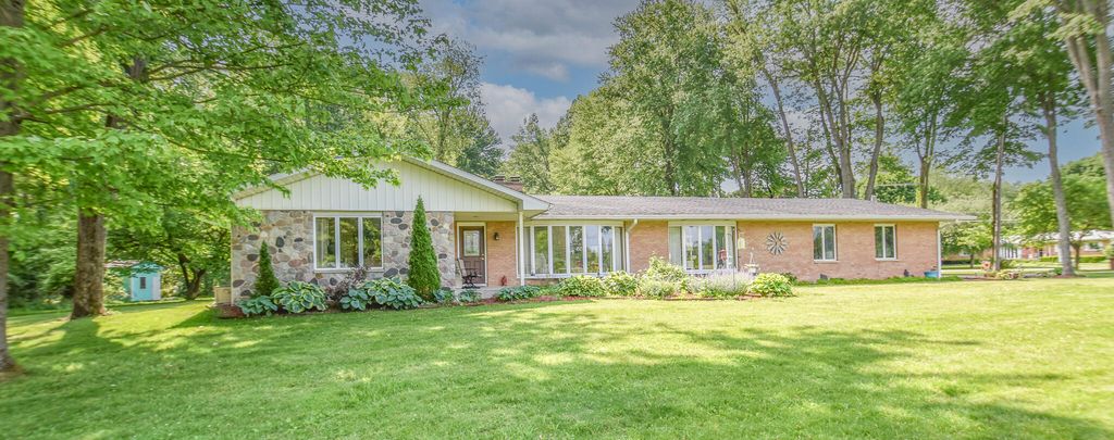 8391 Old Us 27 S, Fredonia township