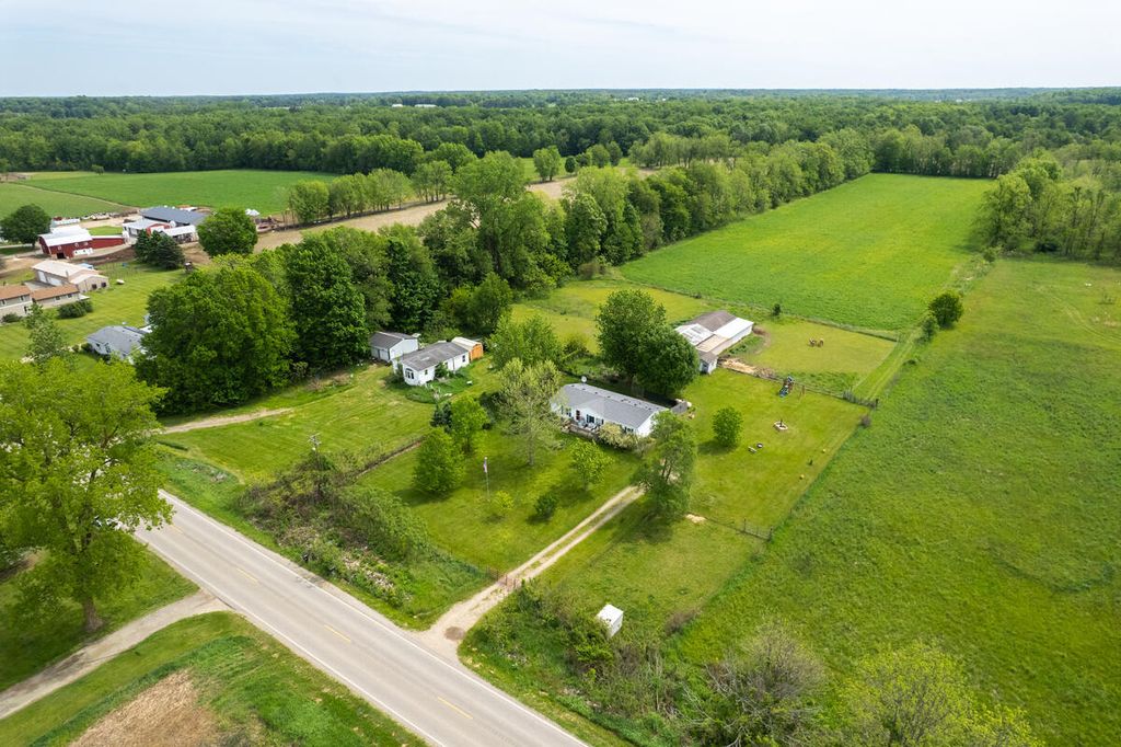 721 Clarendon Road, Butler township