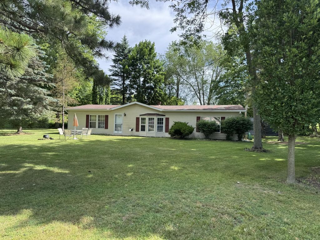270 Kathy Drive, Kinderhook township
