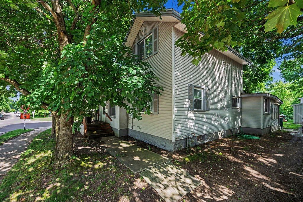 402 W Broadway Street, Three Rivers city