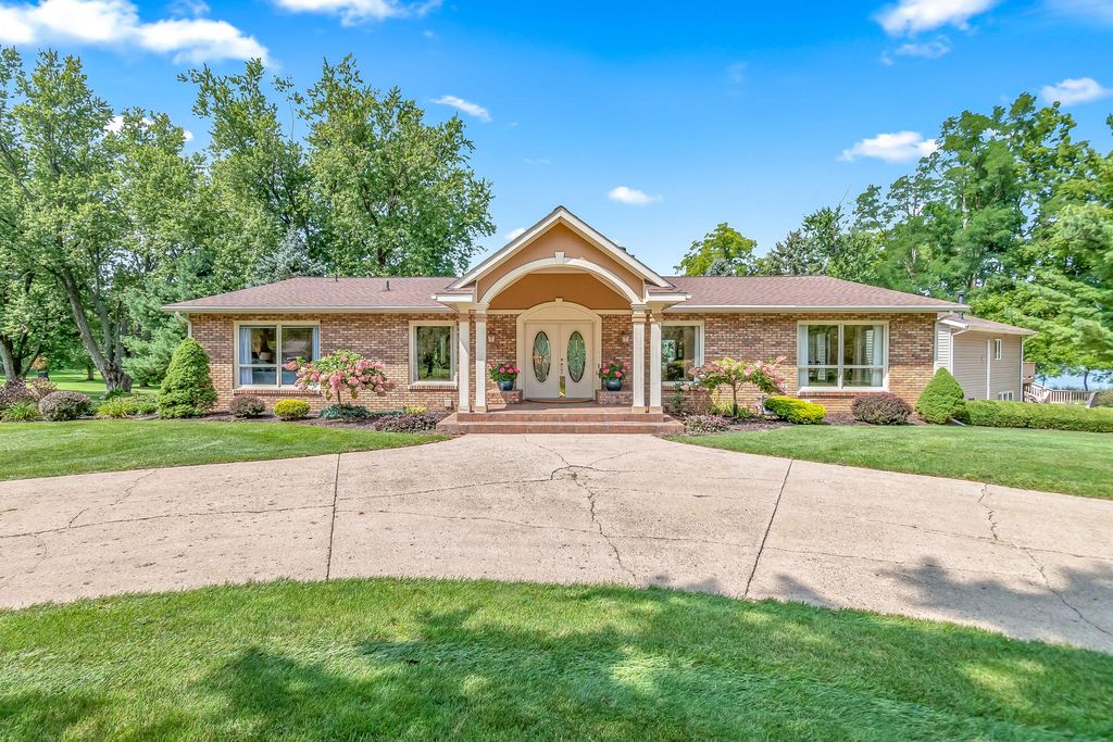 686 Leonard Drive, Coldwater
