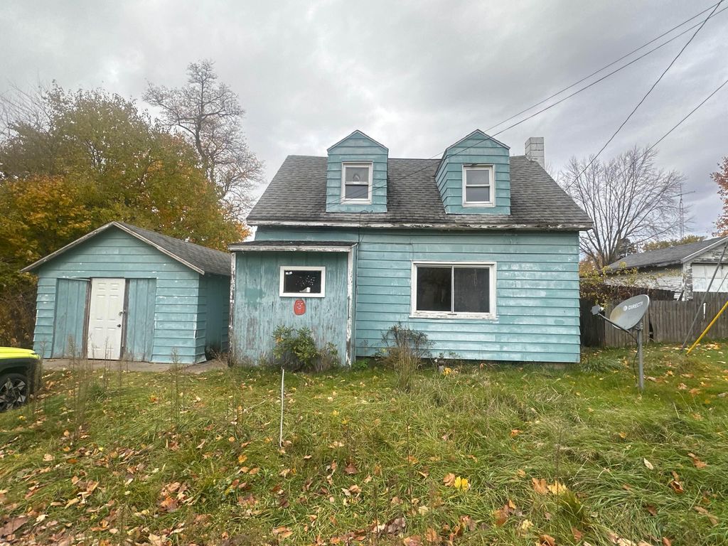 490 4th Street, Benton charter township