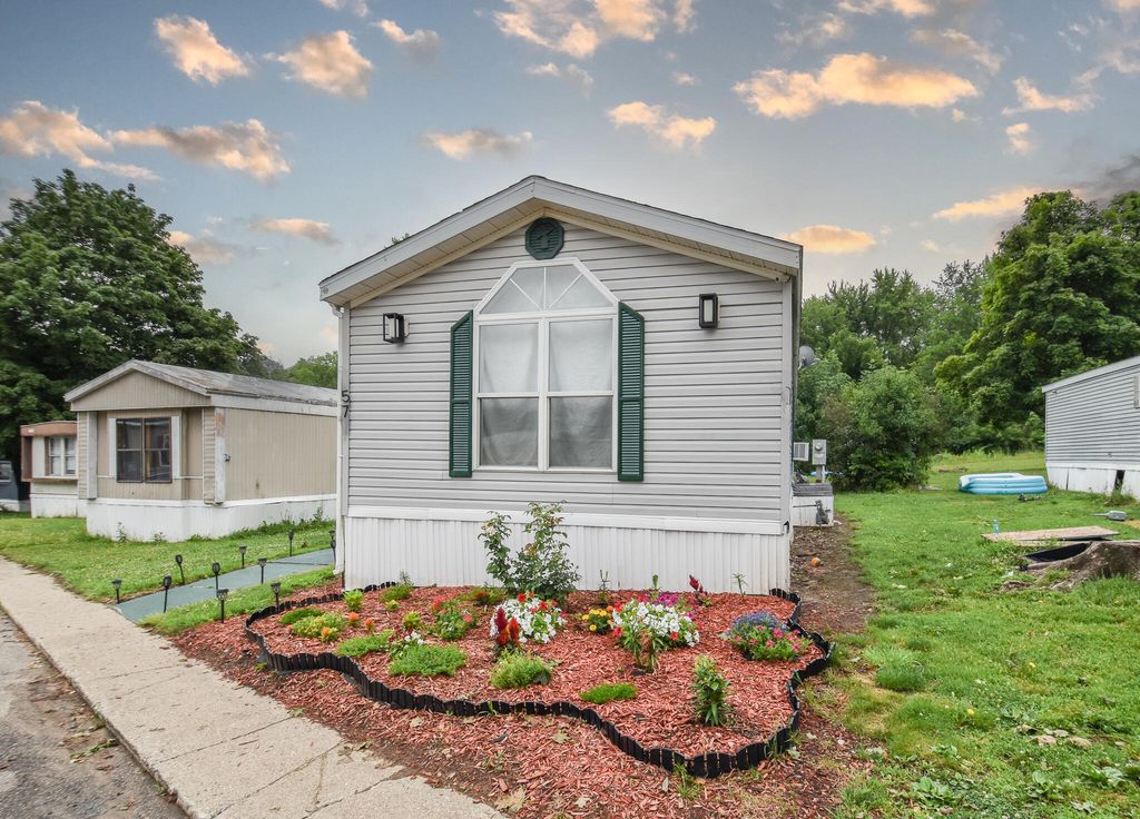 2856 W Carleton Road Unit: Lot 57, Hillsdale city