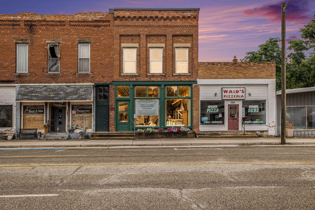 207 S Main Street, Tekonsha village