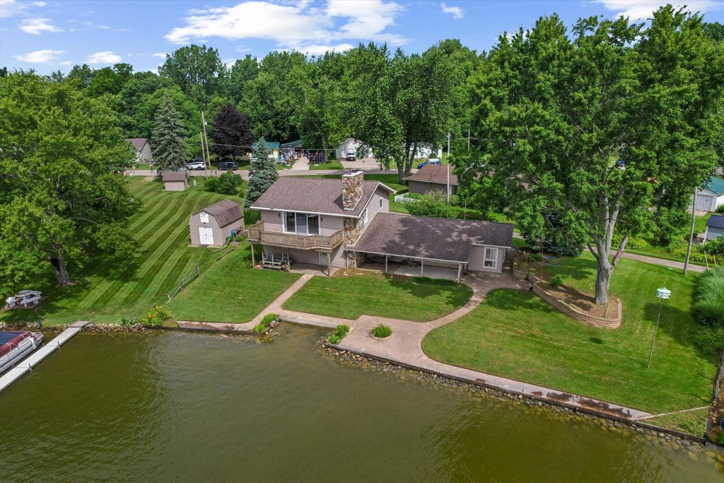 873 Driftwood Lane, Quincy township