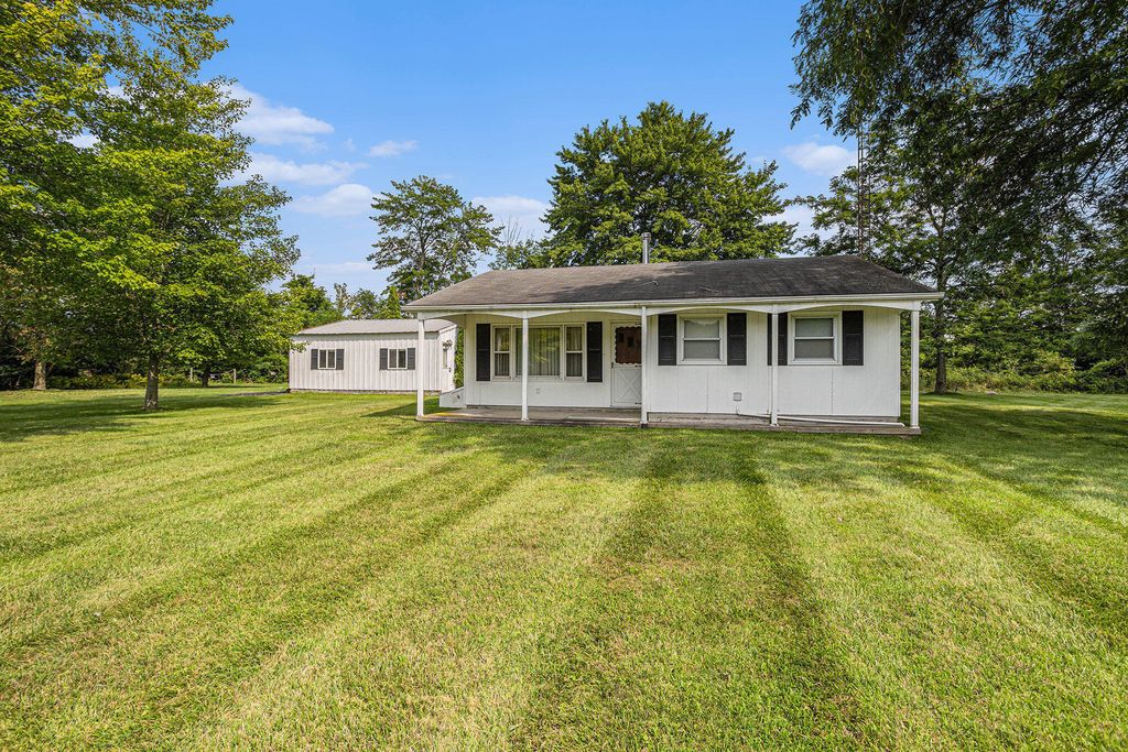 911 Dragon Shores Drive, Kinderhook township