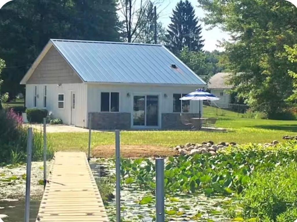 416 W Russell Drive, Ovid township