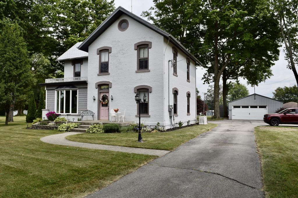 231 S Fremont Road, Algansee township