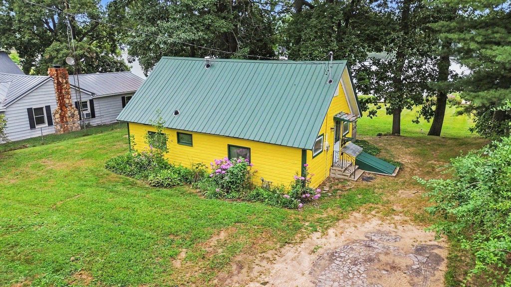 12093 Winans Drive, Johnstown township