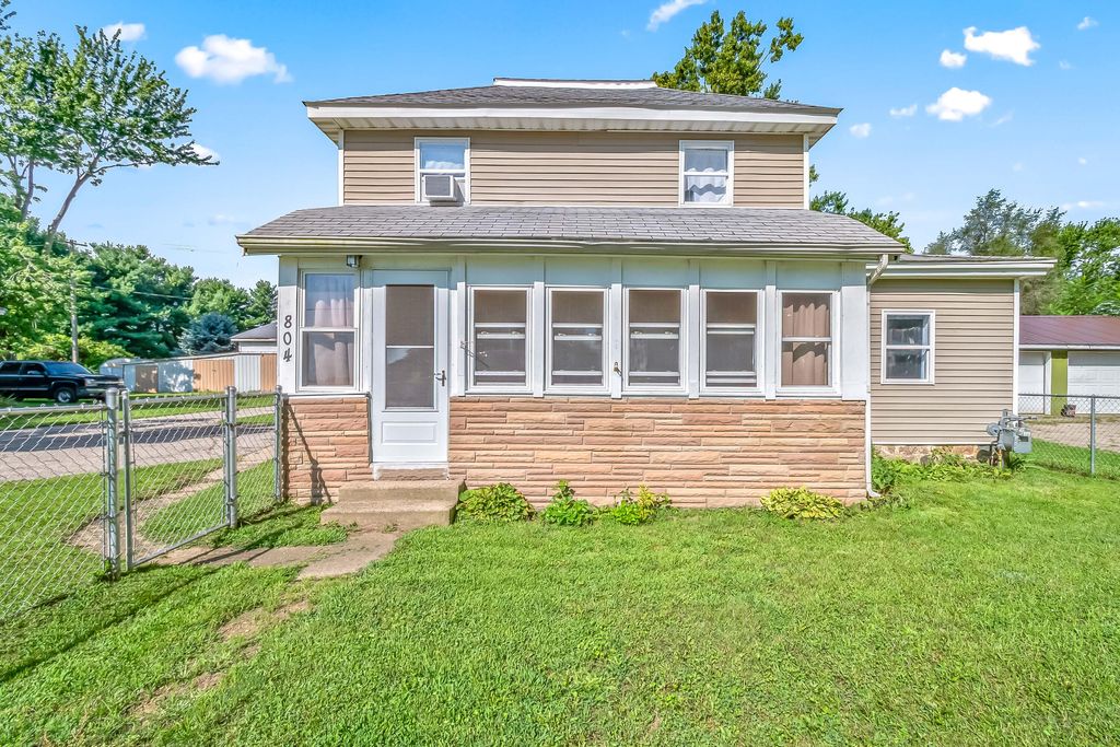 804 S Angola Road, Kinderhook township