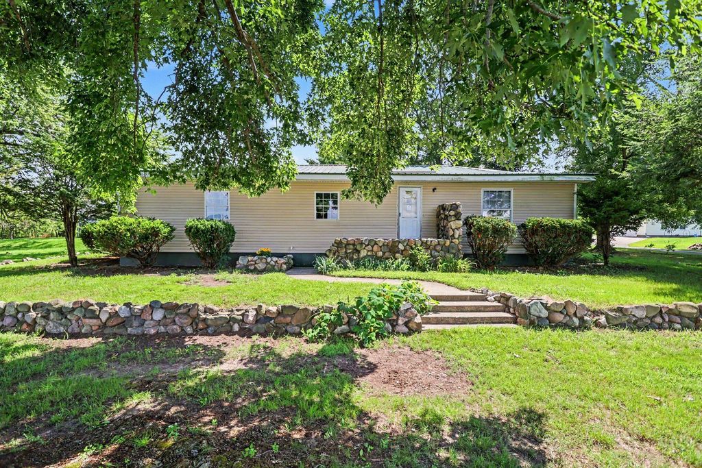 953 Weaver Road, Bronson township