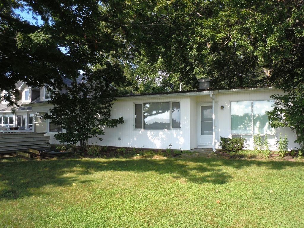 327 Kope Kon Point, Kinderhook township