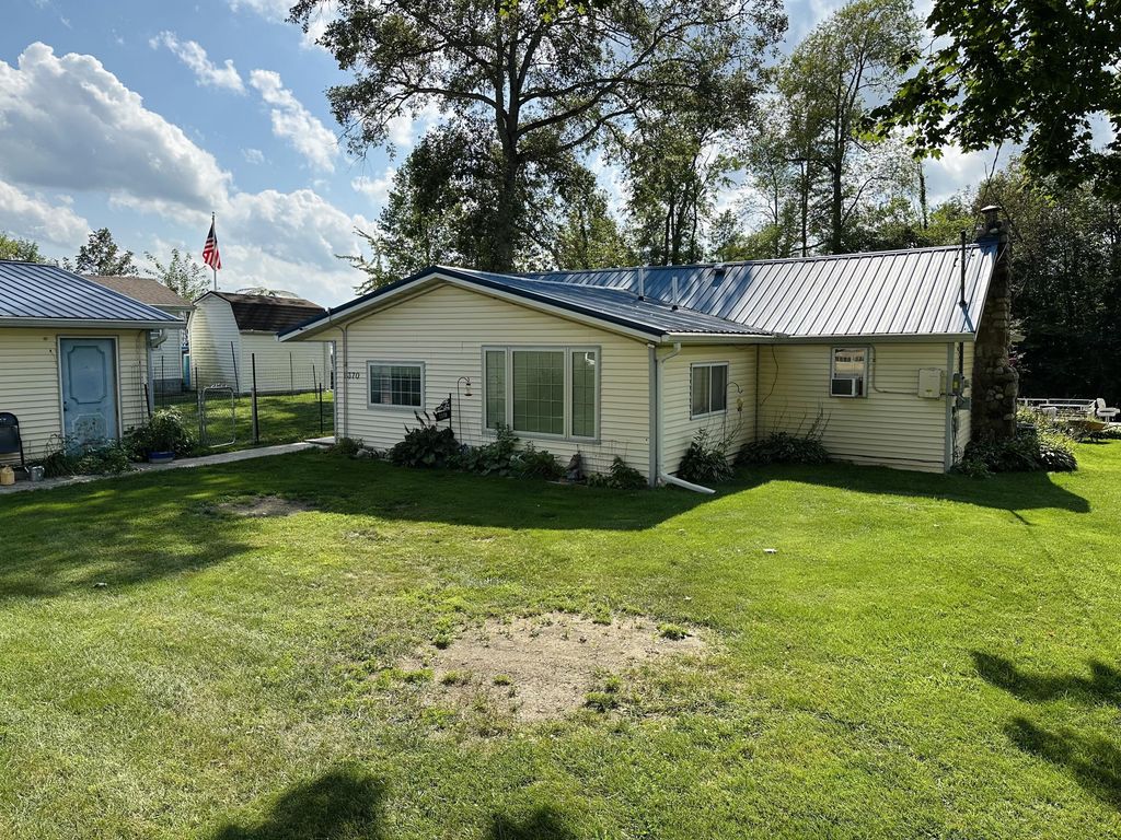 2370 Cedar Drive, Reading township