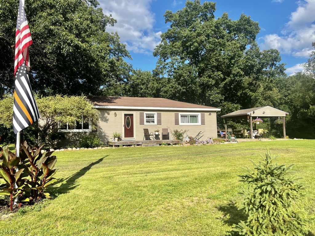 3979 W Bacon Road, Hillsdale township