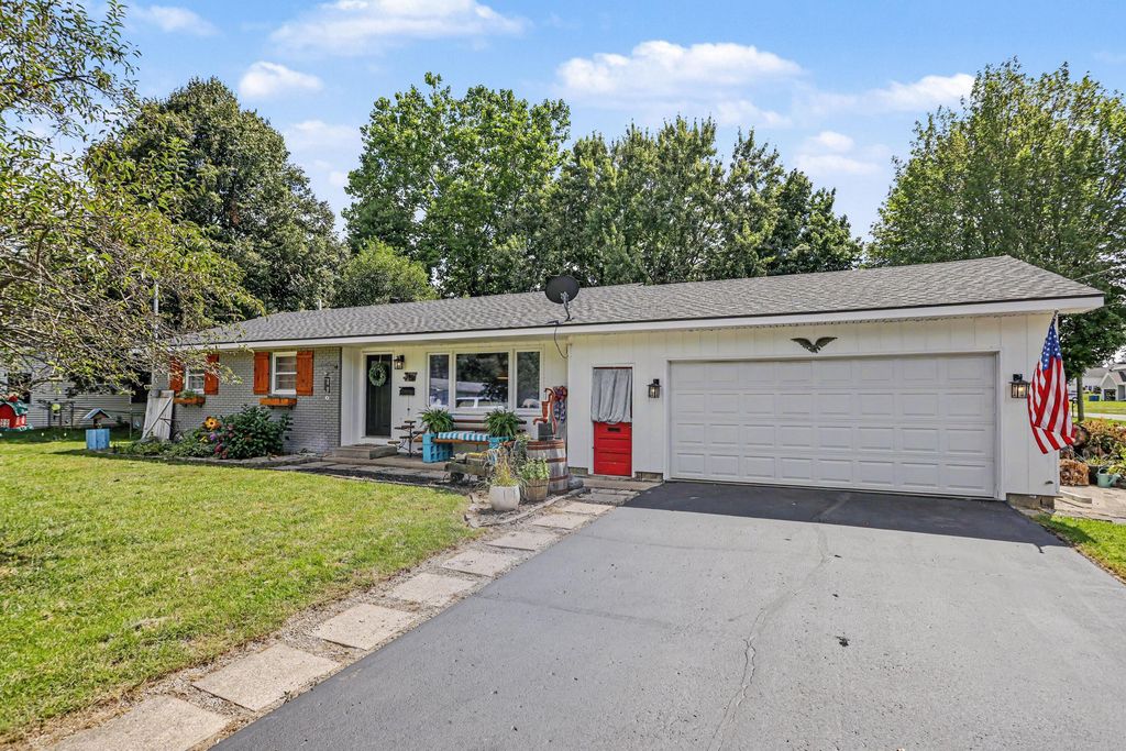 319 W Willard Street, Paw Paw village