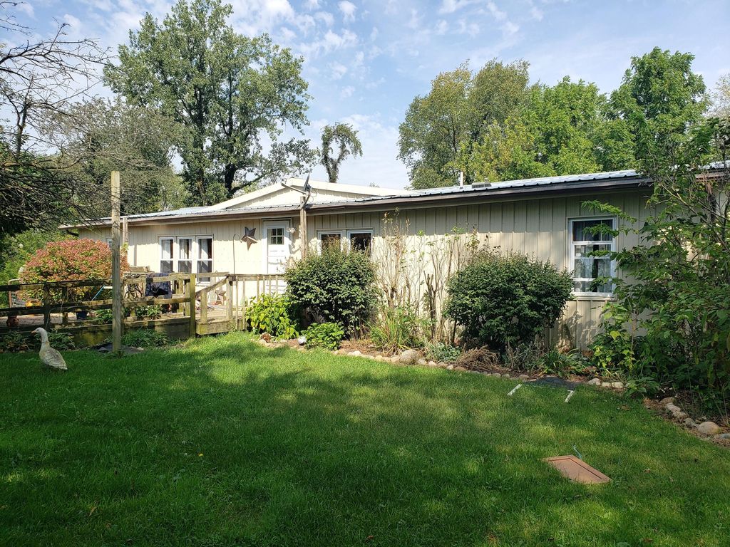 340 Albright Road, Bethel township