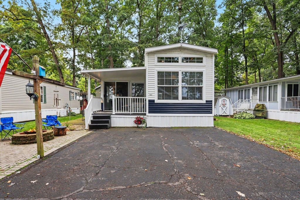 617 Dockside Lane, Coldwater