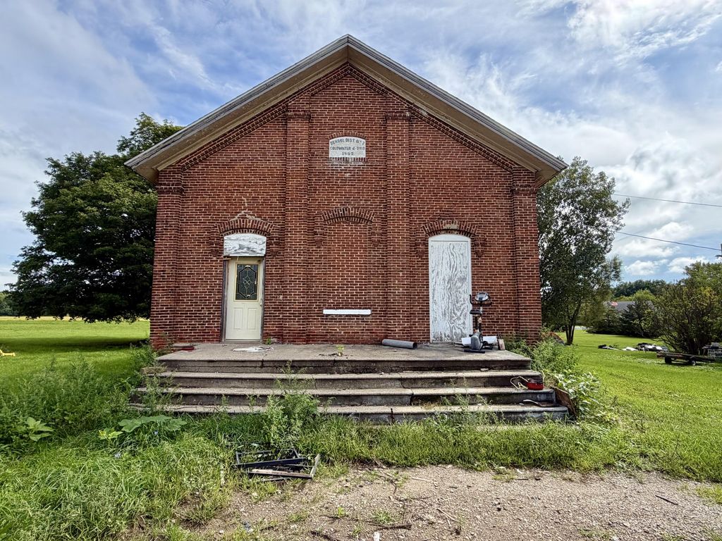 105 N Angola Road, Coldwater
