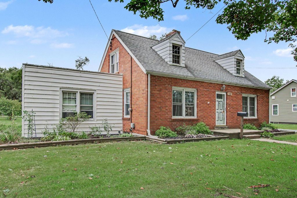220 S Douglas Street, Bronson