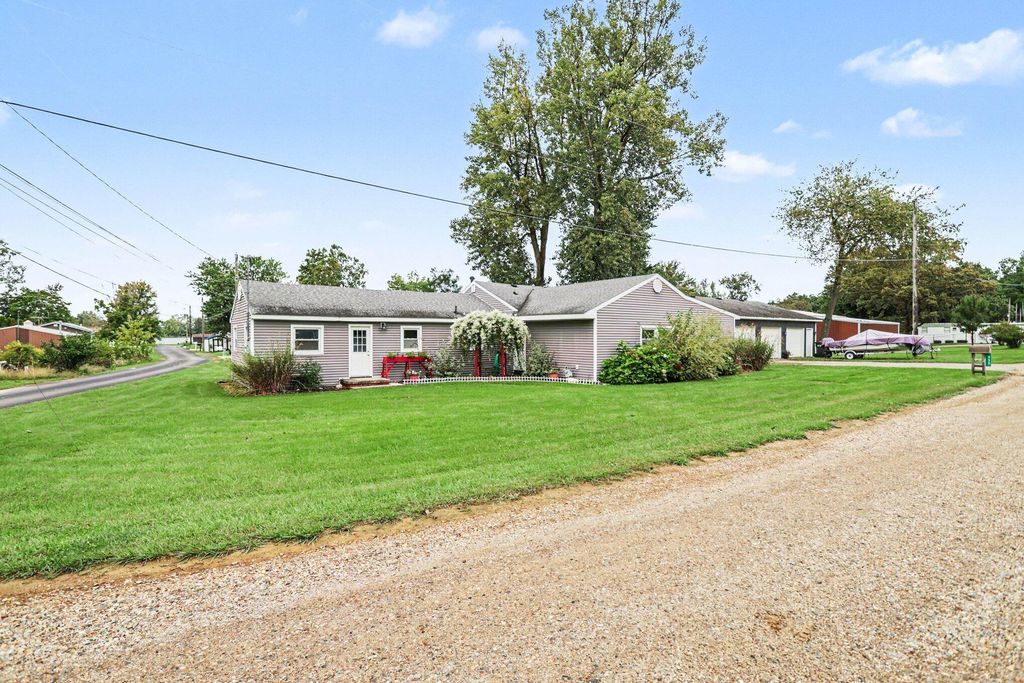 550 Roby Beach Drive, Coldwater