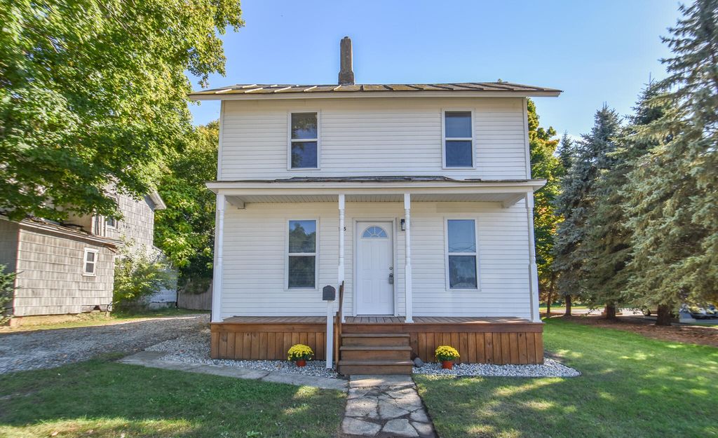 105 W Chicago Street, Quincy