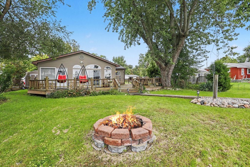 413 Sunnyshore Drive, Coldwater