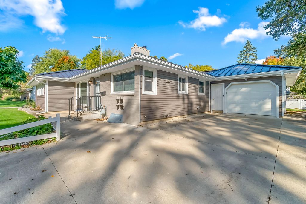 31 W Hallett Street, Hillsdale