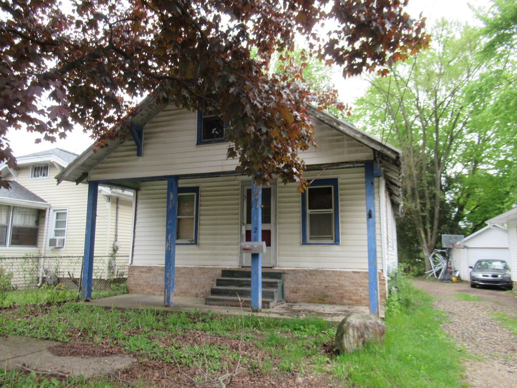 124 Sharon Avenue, Pennfield charter township