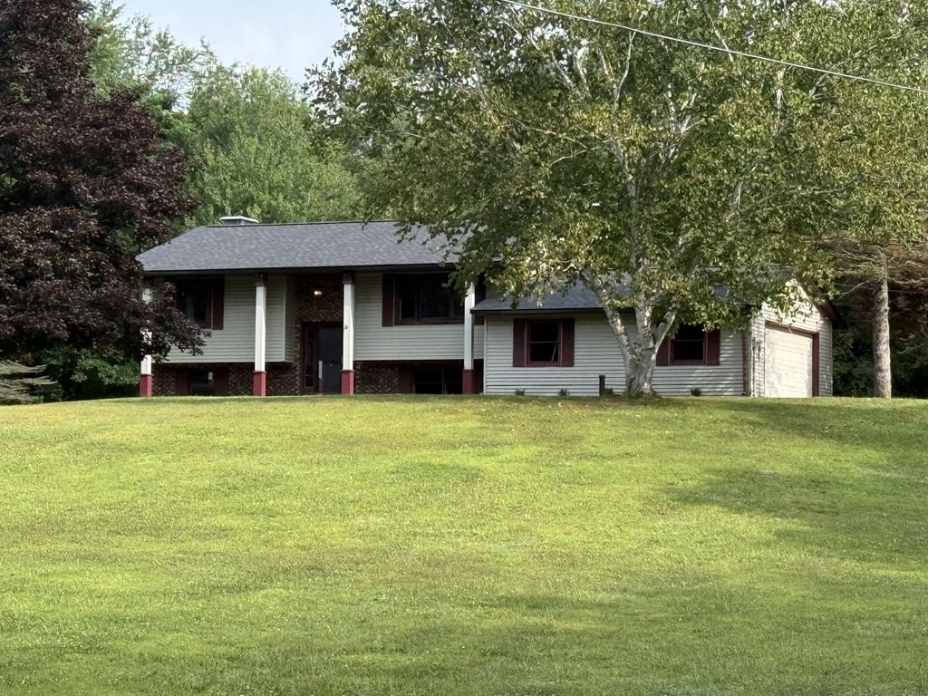 16711 Cd Avenue E, Ross township