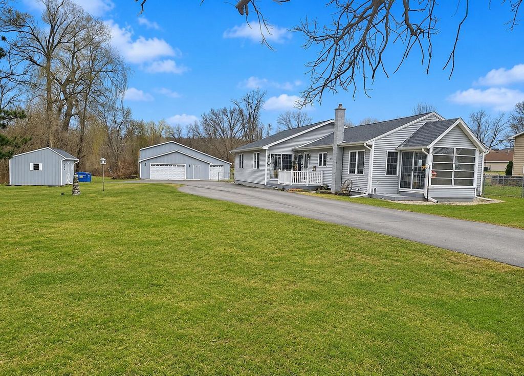 722 Golden Avenue, Emmett charter township