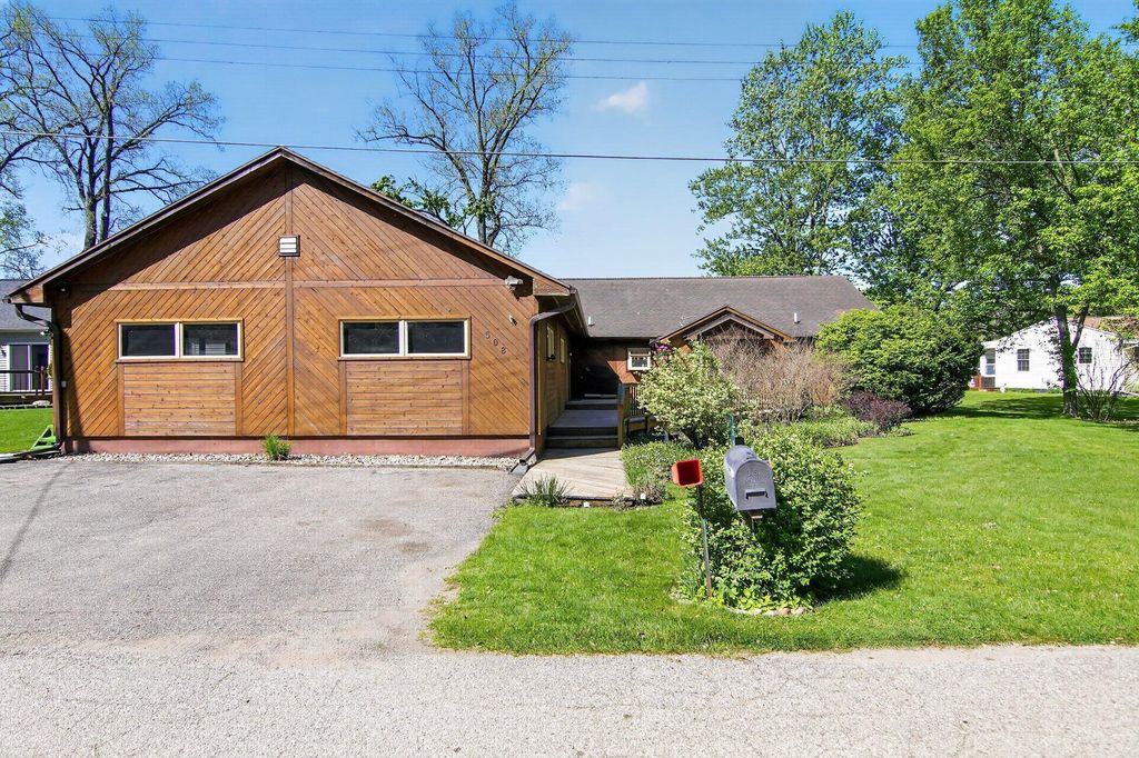508 Orchard Road, Marshall