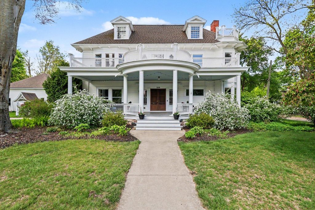 208 W Prospect Street, Marshall city