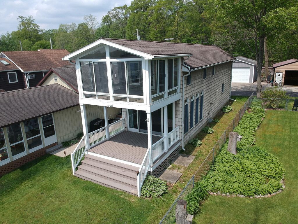 11287 Ullrey Drive, Brady township