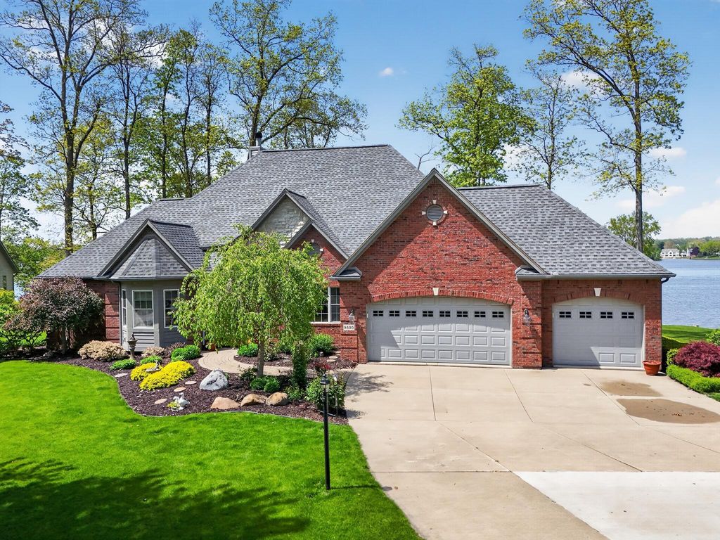 8495 O'dowling Drive, Cambridge township