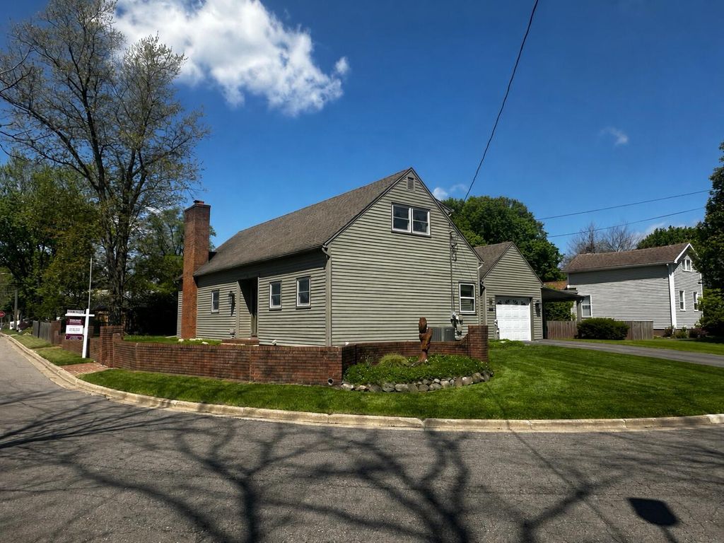 519 E Spruce Street, Marshall city