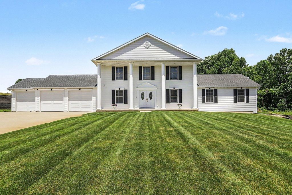 31 E Suttons Ridge, Newton township