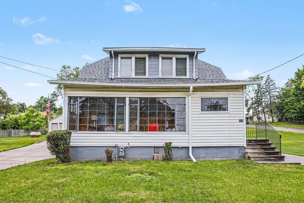 187 Sharon Avenue, Pennfield charter township