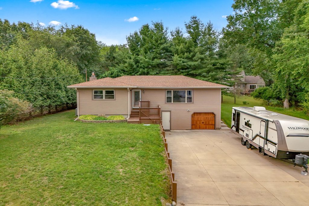 11971 Bradley Drive, Somerset township