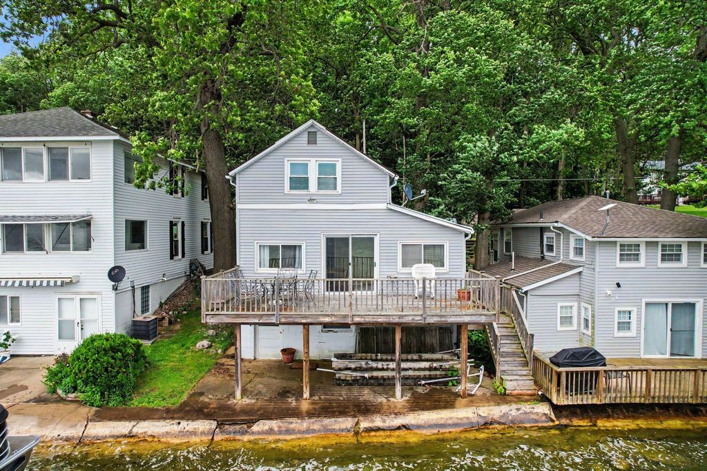 3281 Country Club Way, Clarence township