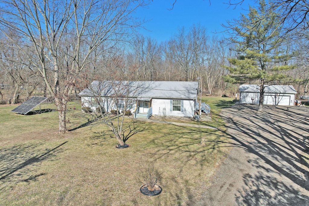4827 W Paradise Road W, Leroy township