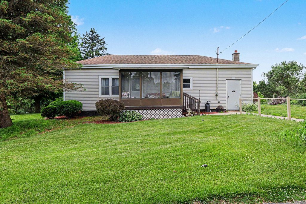 19647 L Drive N, Lee township