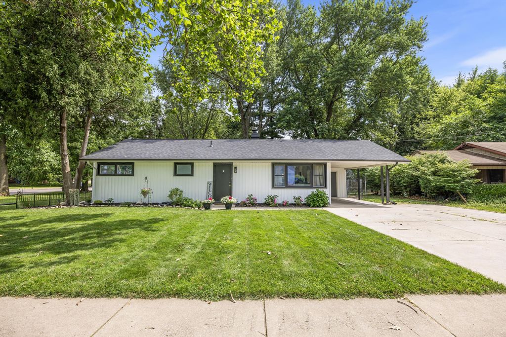 113 W Hughes Street, Marshall city