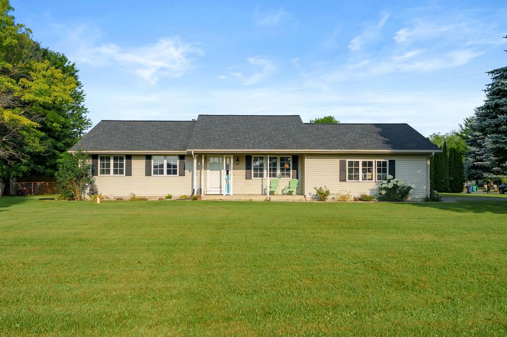 150 Gull Pointe Drive, Bedford charter township